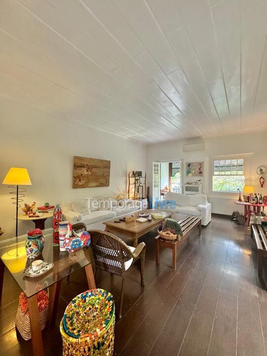 Casa para aluguel de temporada em São Sebastião (Praia da Baleia)