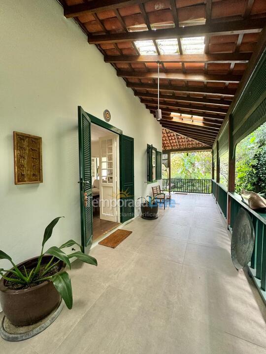 Casa para aluguel de temporada em São Sebastião (Praia da Baleia)