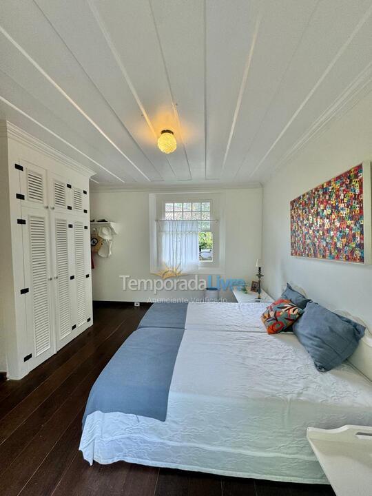 Casa para aluguel de temporada em São Sebastião (Praia da Baleia)