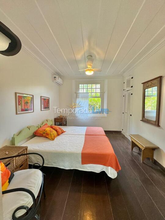 Casa para aluguel de temporada em São Sebastião (Praia da Baleia)