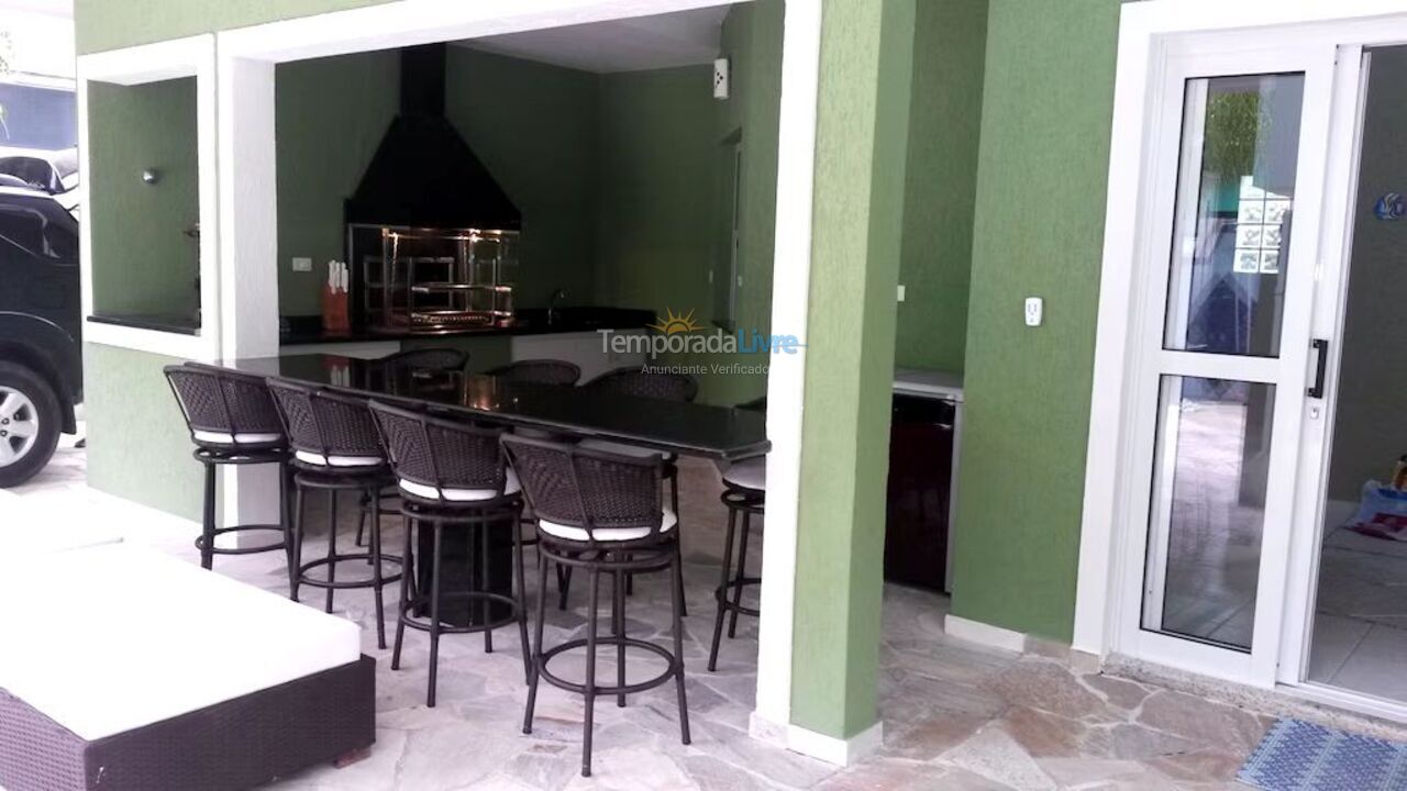 Casa para aluguel de temporada em São Sebastião (Praia da Baleia)