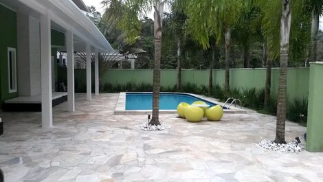 Casa em condomínio fechado na praia da Baleia CA0095