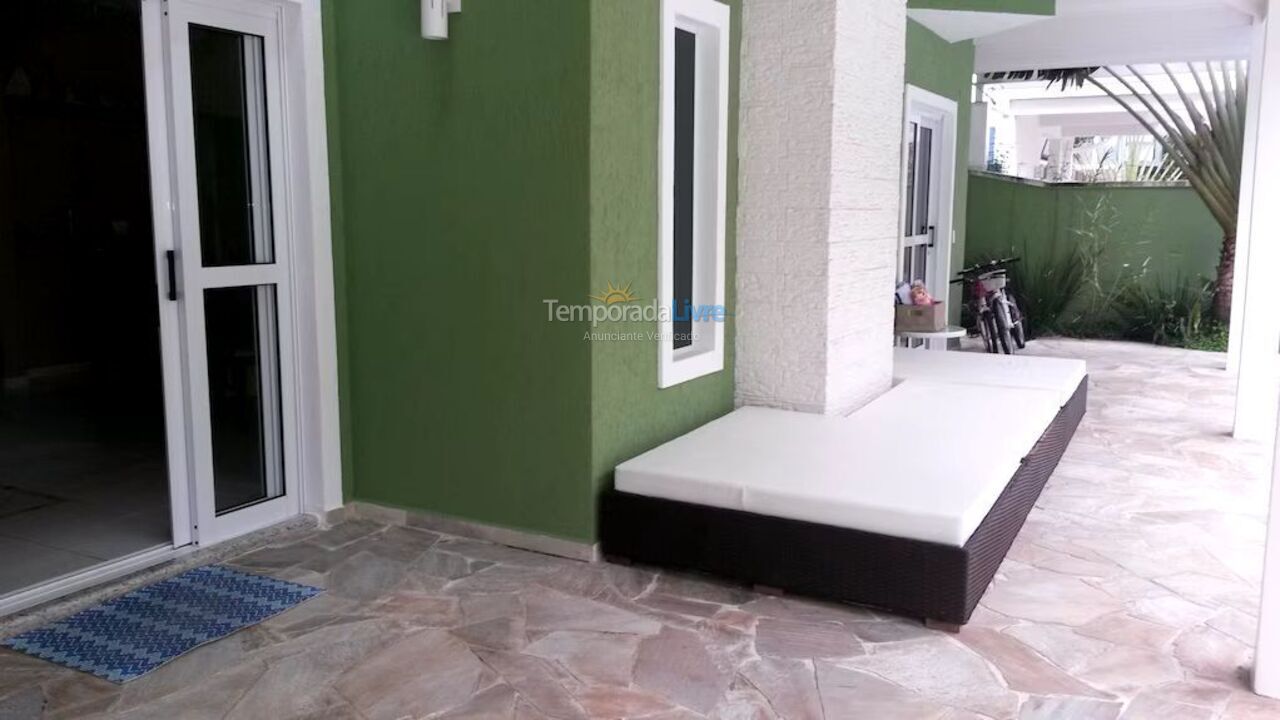 Casa para aluguel de temporada em São Sebastião (Praia da Baleia)