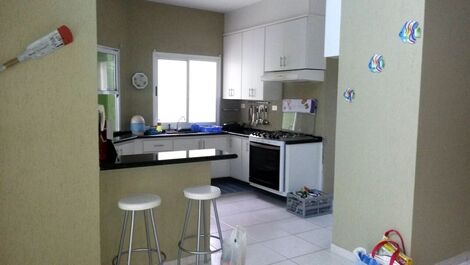 Casa em condomínio fechado na praia da Baleia CA0095