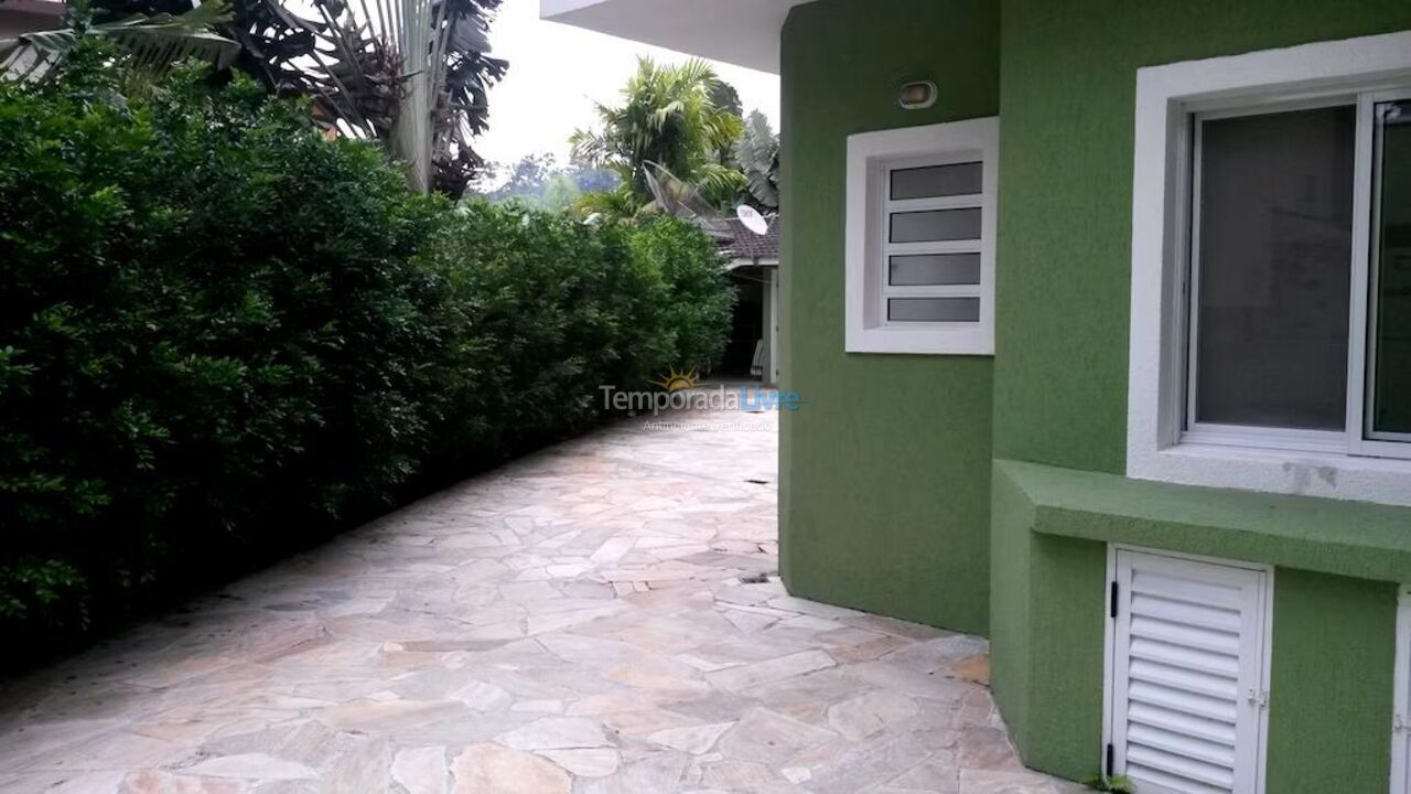 Casa para aluguel de temporada em São Sebastião (Praia da Baleia)