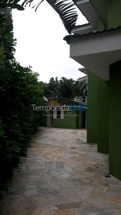 Casa para aluguel de temporada em São Sebastião (Praia da Baleia)