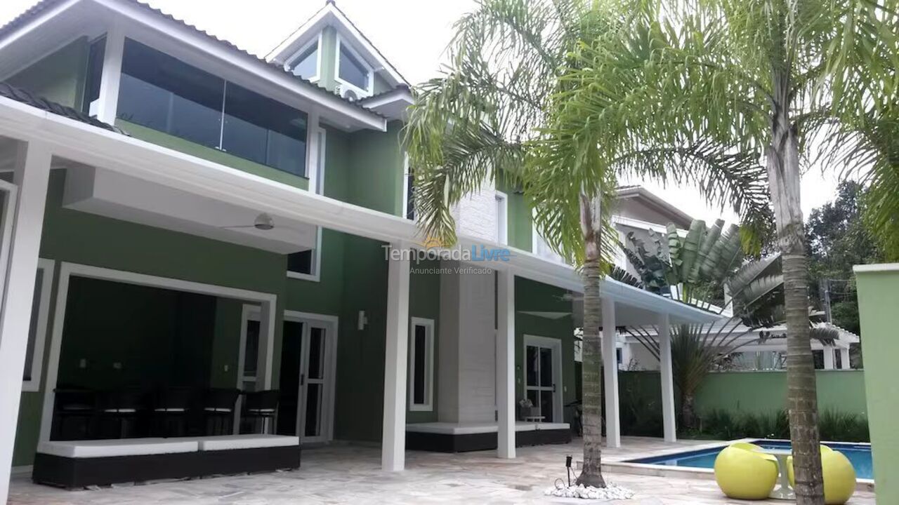 Casa para aluguel de temporada em São Sebastião (Praia da Baleia)