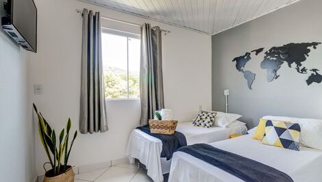 Comfortable retreat 15 minutes from Barra da Lagoa beach