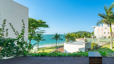 Casa com 4 suítes sendo vista mar