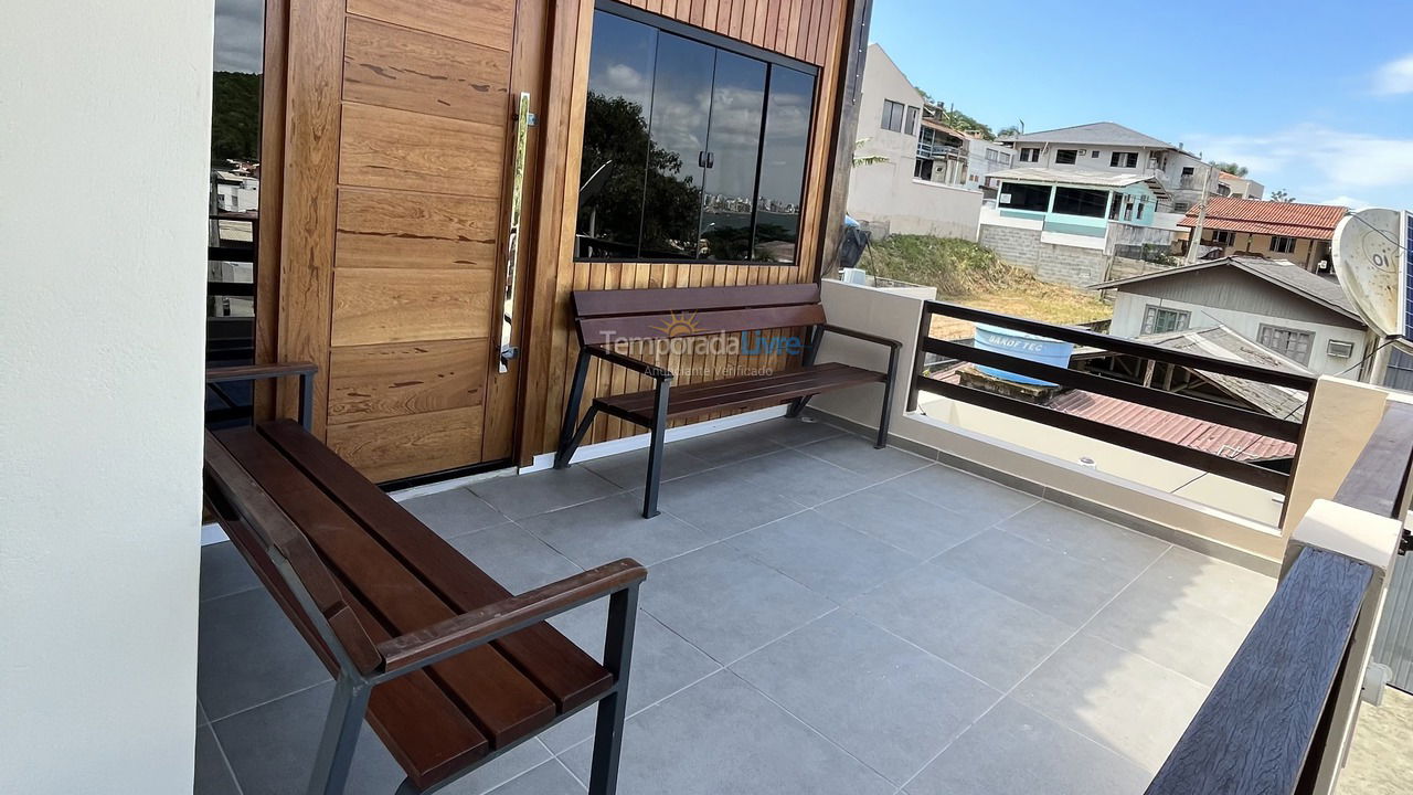 Casa para aluguel de temporada em Penha (Praia São Miguel)