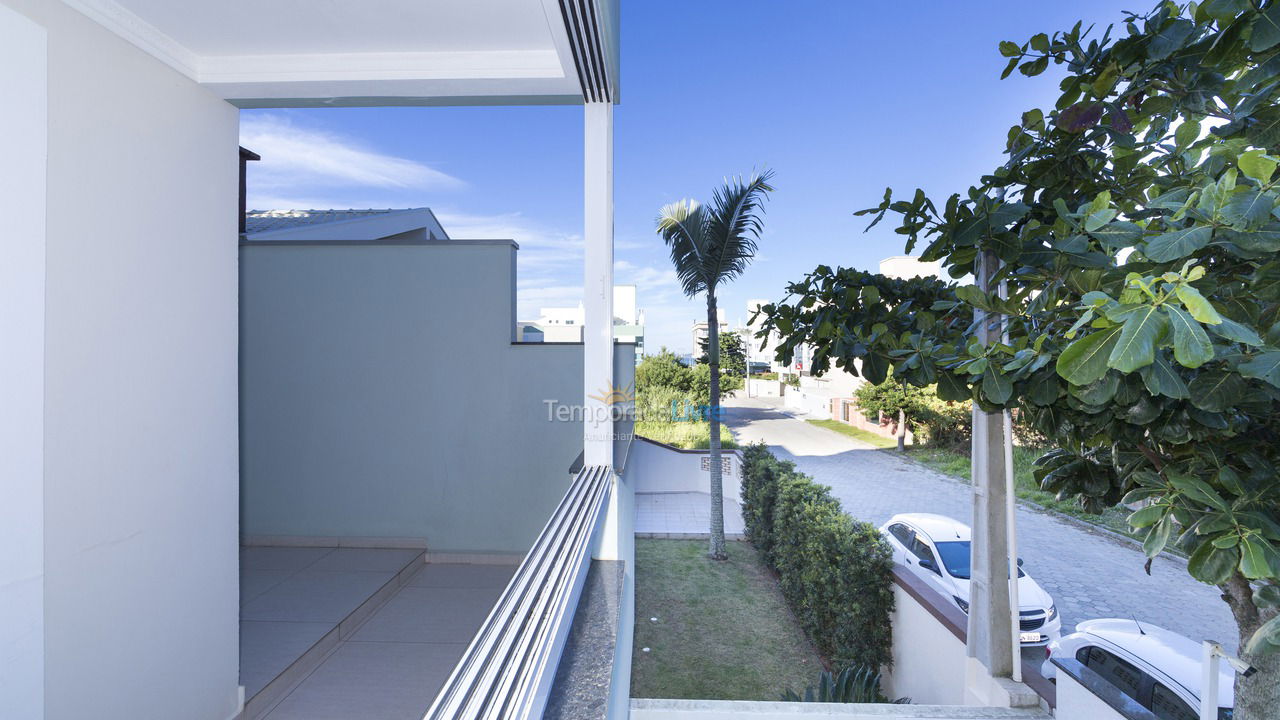 Apartamento para aluguel de temporada em Bombinhas (Canto Grande)