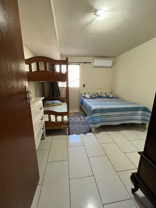 Casa para aluguel de temporada em Penha (Praia São Miguel)