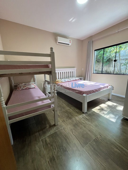 Casa para aluguel de temporada em Penha (Praia São Miguel)
