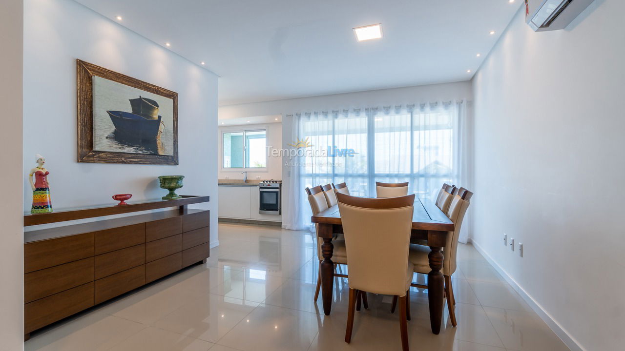 Apartamento para aluguel de temporada em Bombinhas (Praia de Canto Grande Mar de Fora)