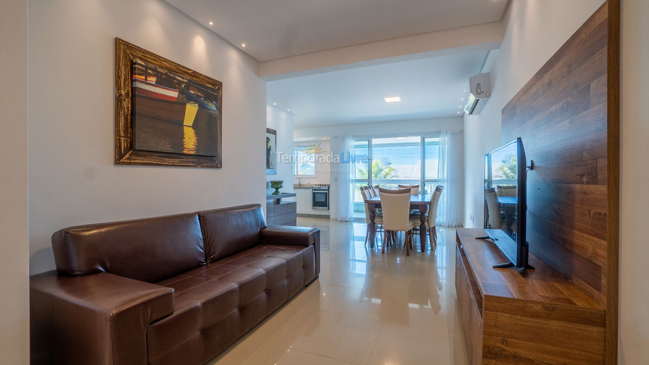 Apartamento para aluguel de temporada em Bombinhas (Praia de Canto Grande Mar de Fora)