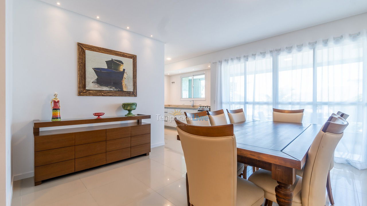 Apartamento para aluguel de temporada em Bombinhas (Praia de Canto Grande Mar de Fora)
