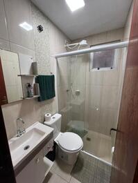 Excelente apto com 1 suite + 1 quarto com AC + 1 quarto com ventilador