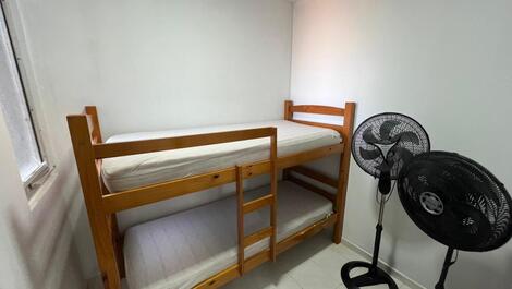 Excelente apto com 1 suite + 1 quarto com AC + 1 quarto com ventilador