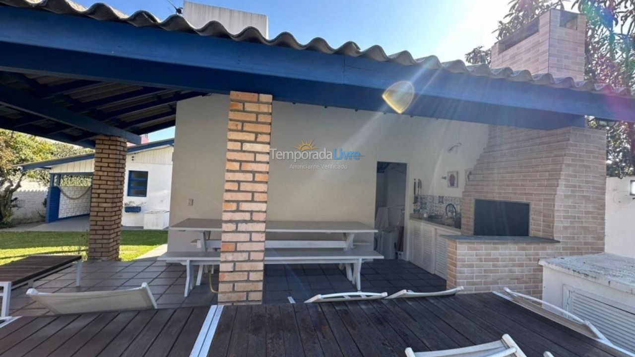Casa para aluguel de temporada em Florianópolis (Jurere Tradicional)