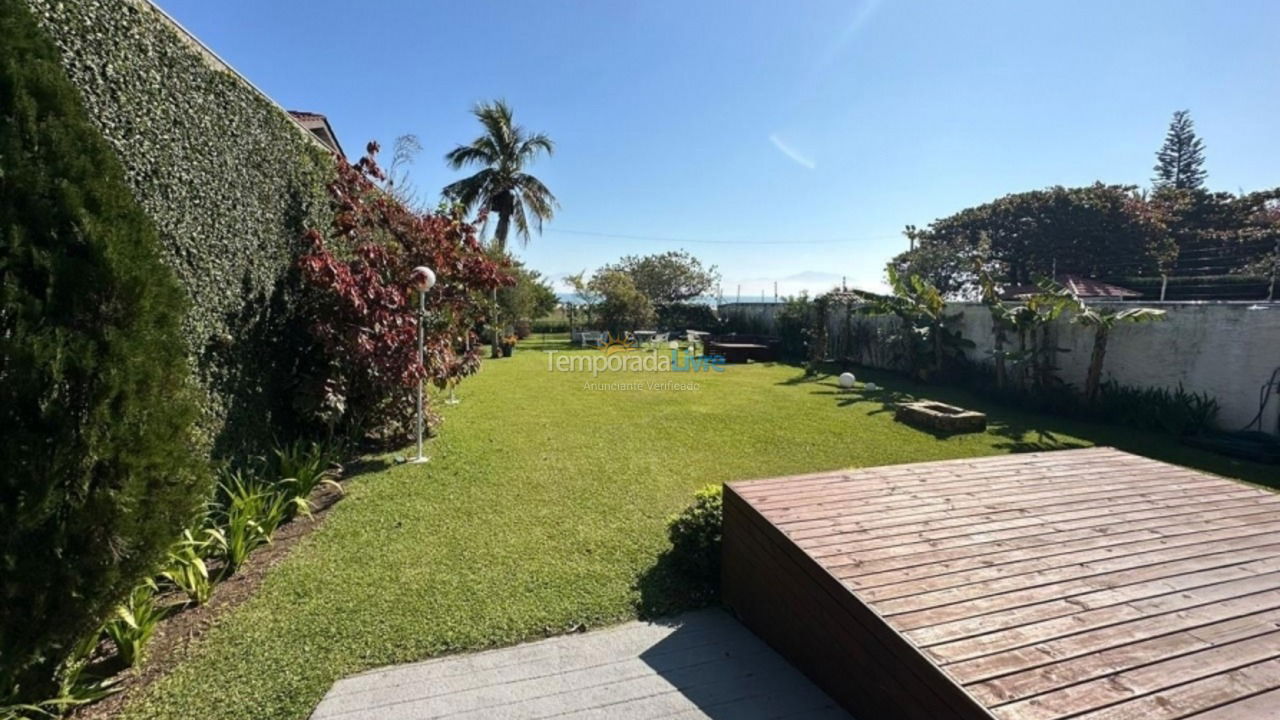 Casa para aluguel de temporada em Florianópolis (Jurere Tradicional)