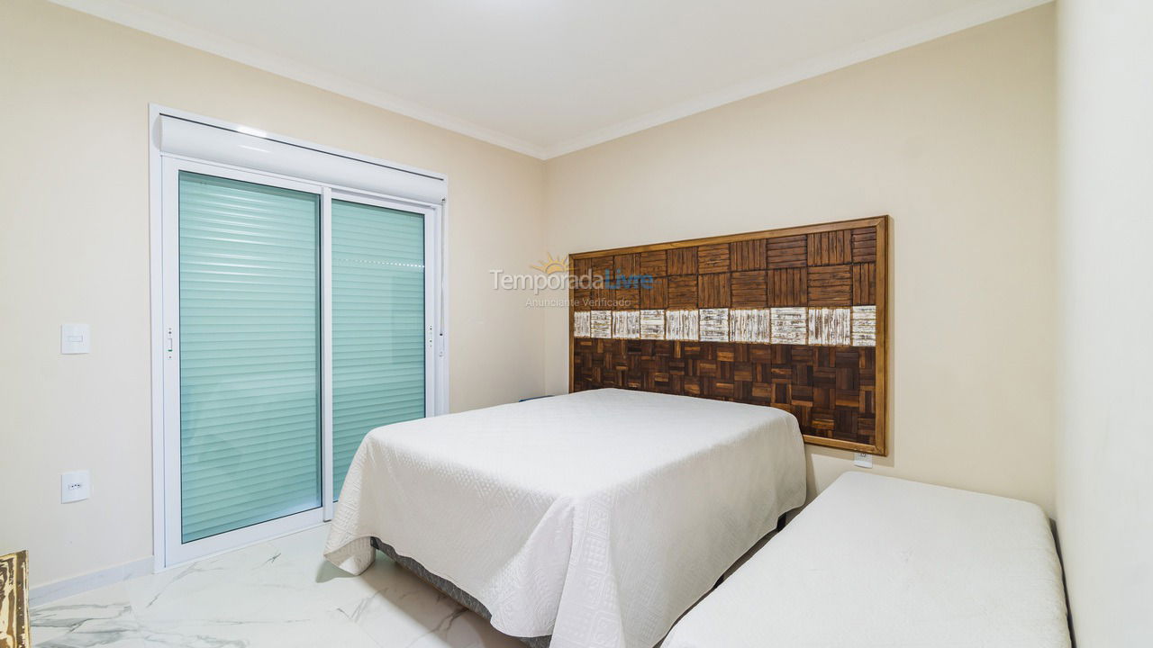 Apartamento para aluguel de temporada em Bombinhas (Canto Grande)