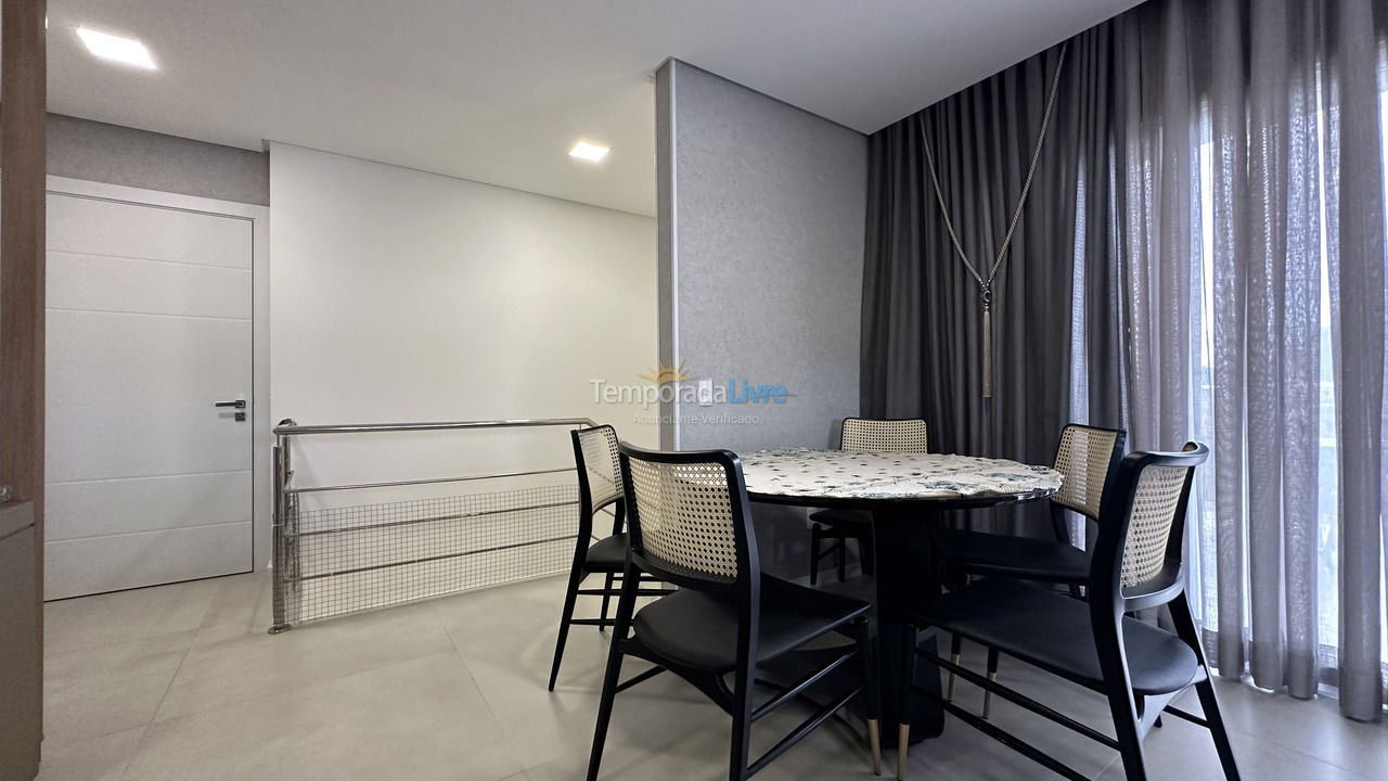 Apartamento para aluguel de temporada em Bombinhas (Canto Grande)