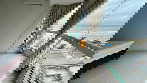 High-Standard Apartment Facing the Sea in the Center of Itapema