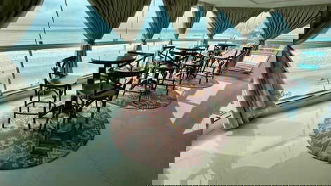 High-Standard Apartment Facing the Sea in the Center of Itapema