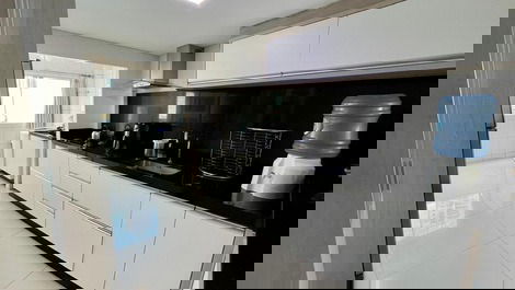 High-Standard Apartment Facing the Sea in the Center of Itapema