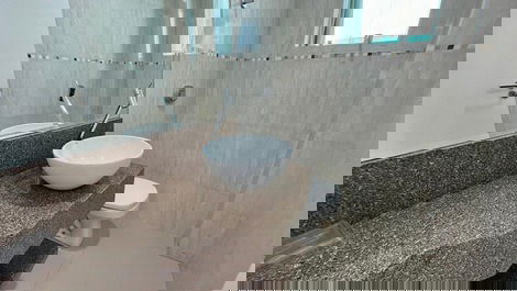 High-Standard Apartment Facing the Sea in the Center of Itapema