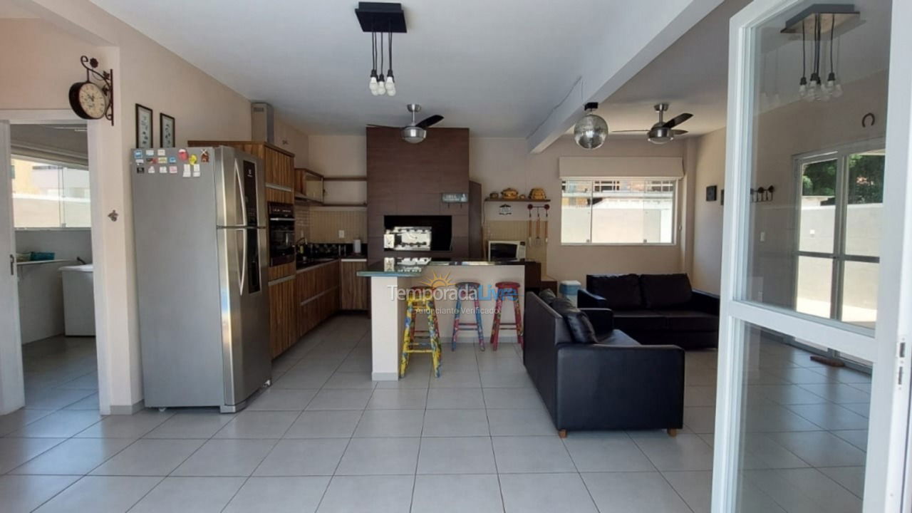 Casa para aluguel de temporada em Florianopolis (Canasvieiras)