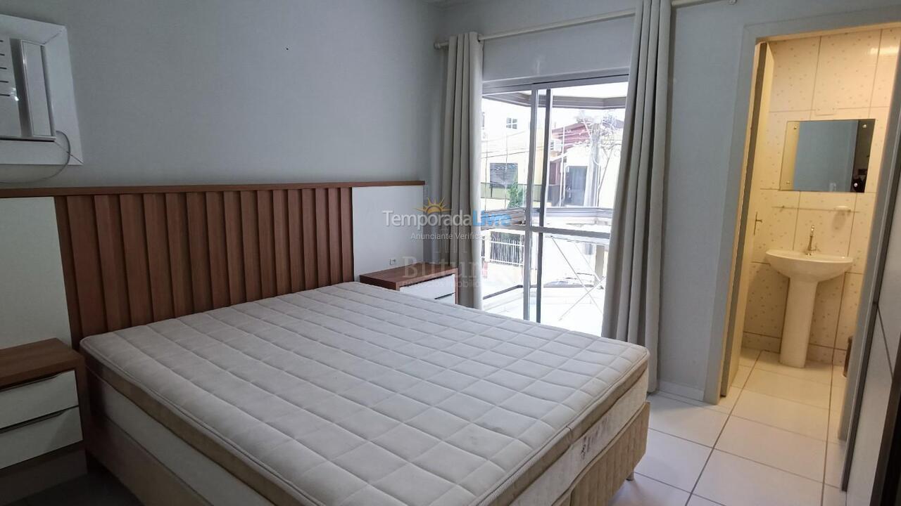Apartamento para aluguel de temporada em Itapema (Meia Praia)