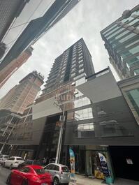 LINDO E AMPLO AP 03 SUÍTES ESQ 2° AV.