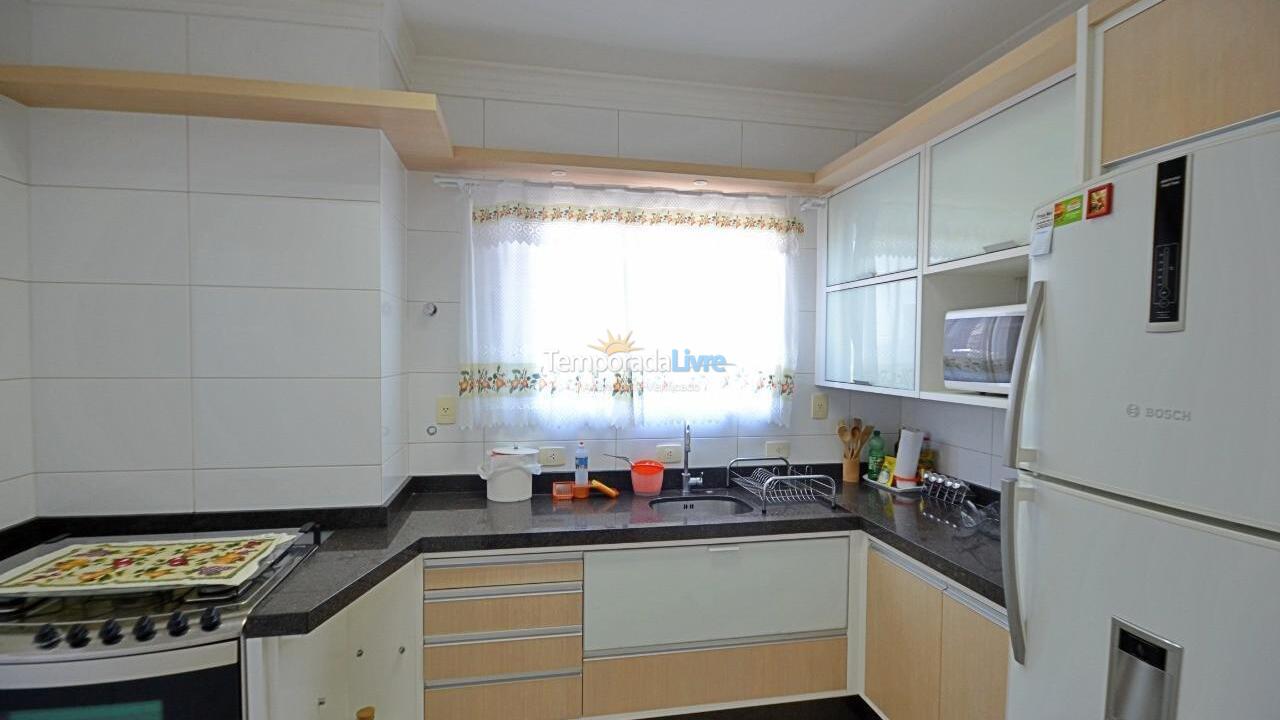 Apartamento para aluguel de temporada em Itapema (Meia Praia)