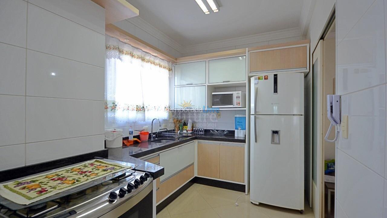 Apartamento para aluguel de temporada em Itapema (Meia Praia)