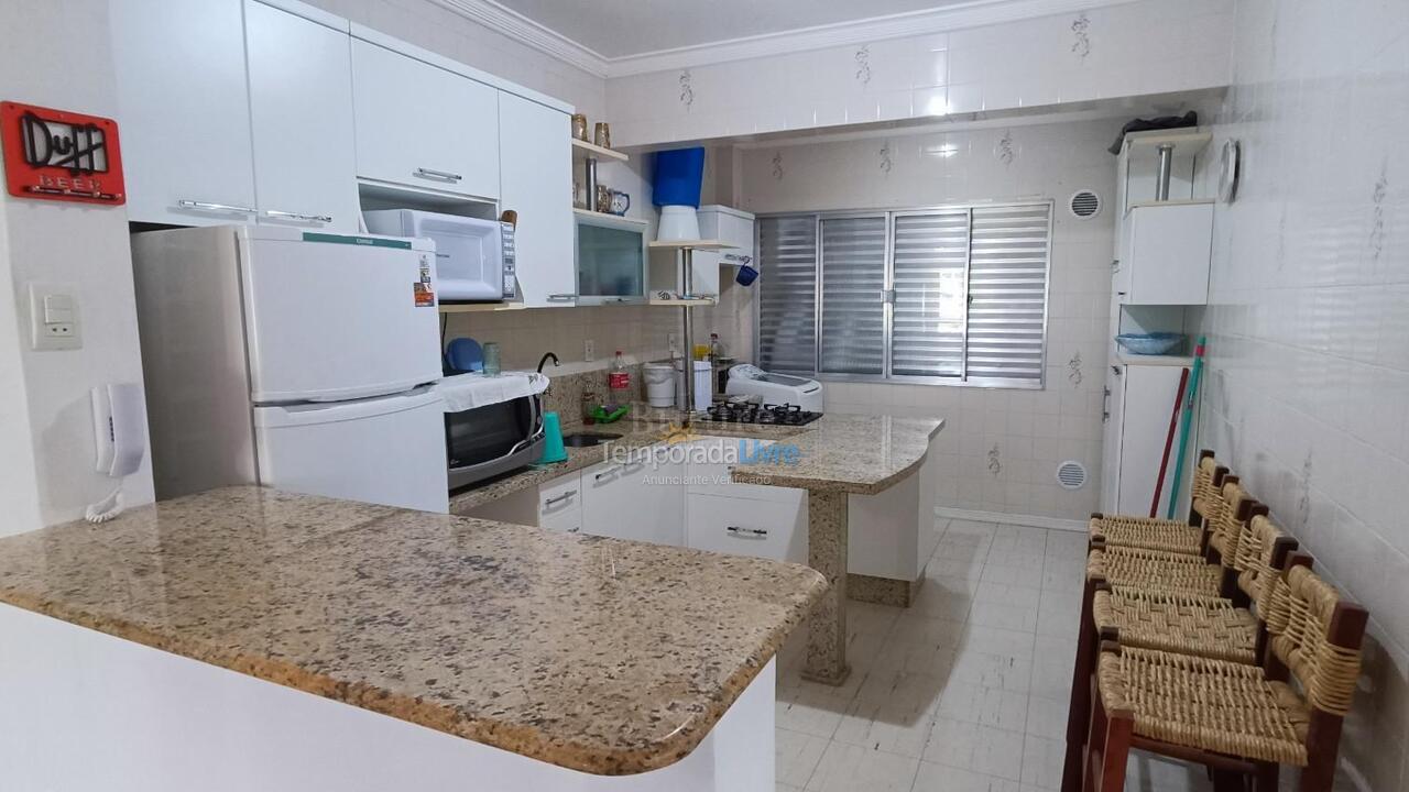 Apartamento para aluguel de temporada em Itapema (Meia Praia)