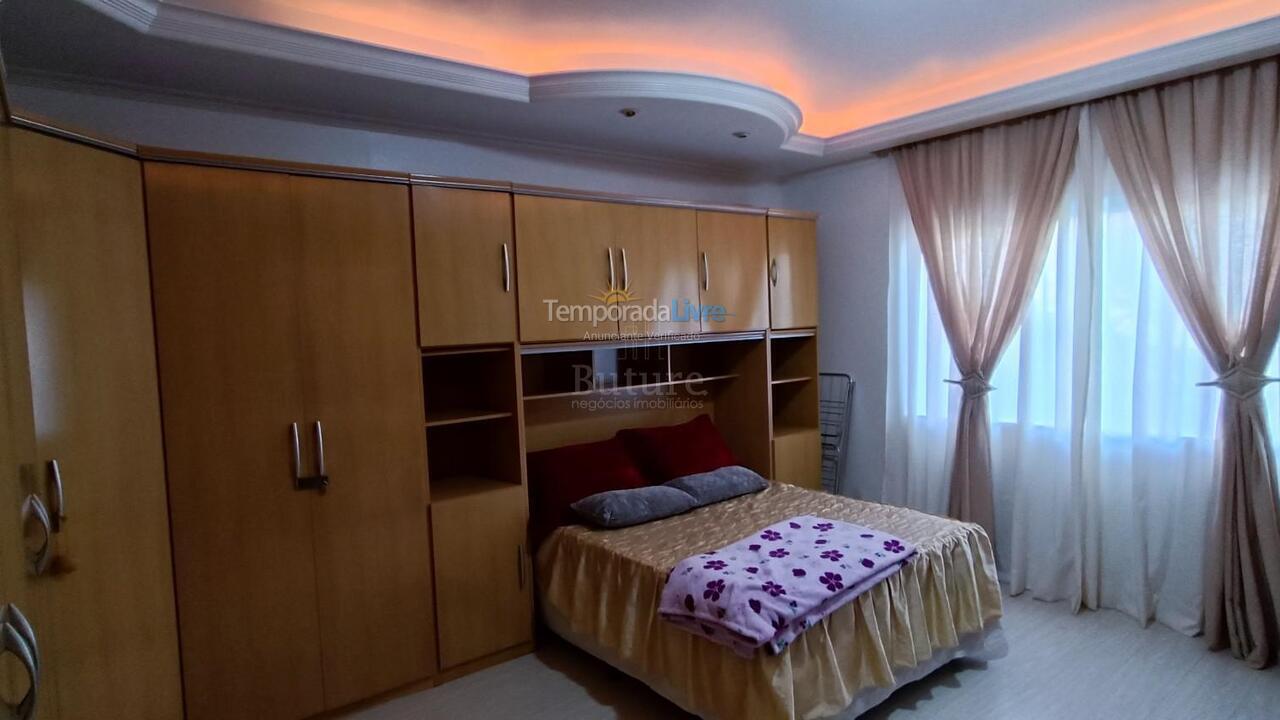 Apartamento para aluguel de temporada em Itapema (Meia Praia)