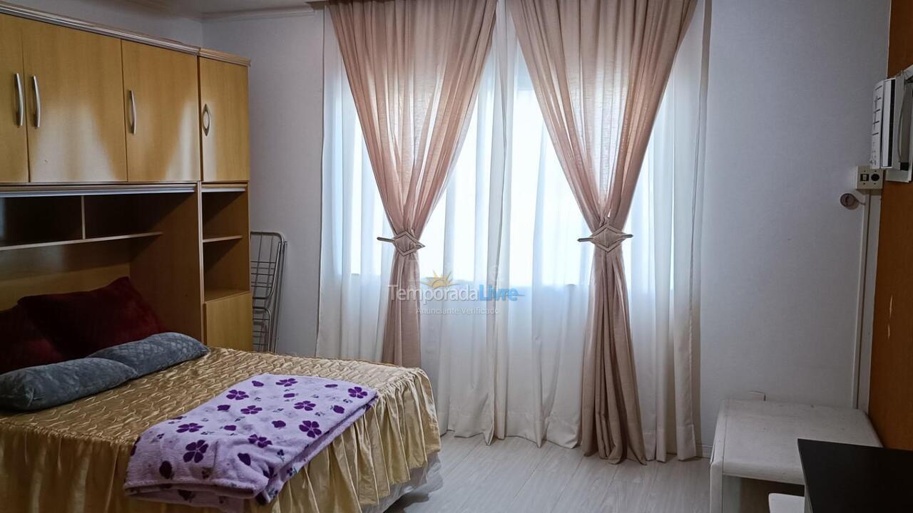 Apartamento para aluguel de temporada em Itapema (Meia Praia)