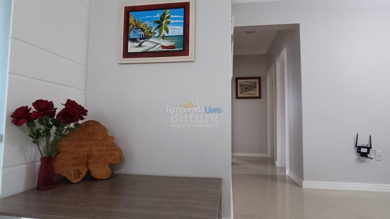 Apartamento para aluguel de temporada em Itapema (Meia Praia)
