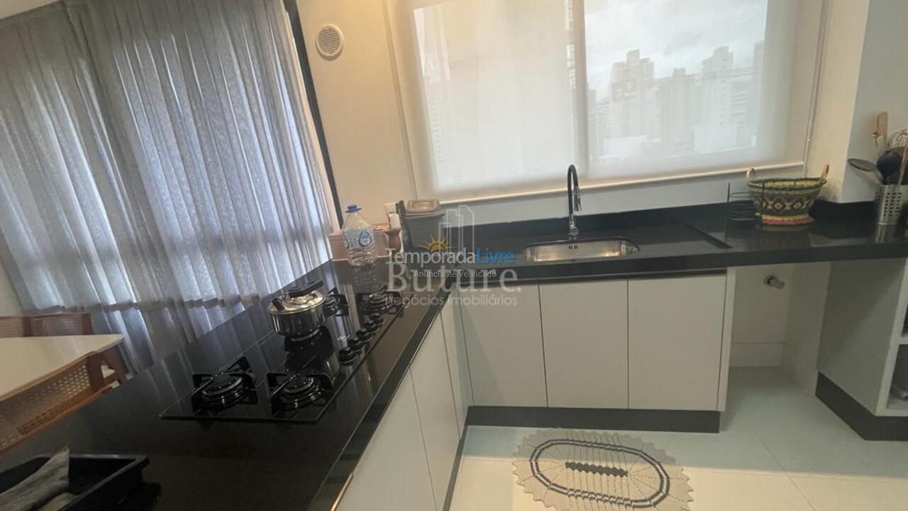Apartamento para aluguel de temporada em Itapema (Meia Praia)