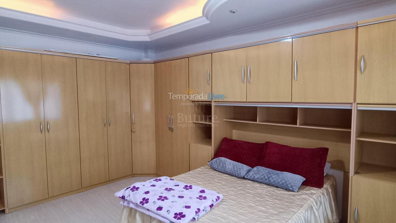Apartamento para aluguel de temporada em Itapema (Meia Praia)