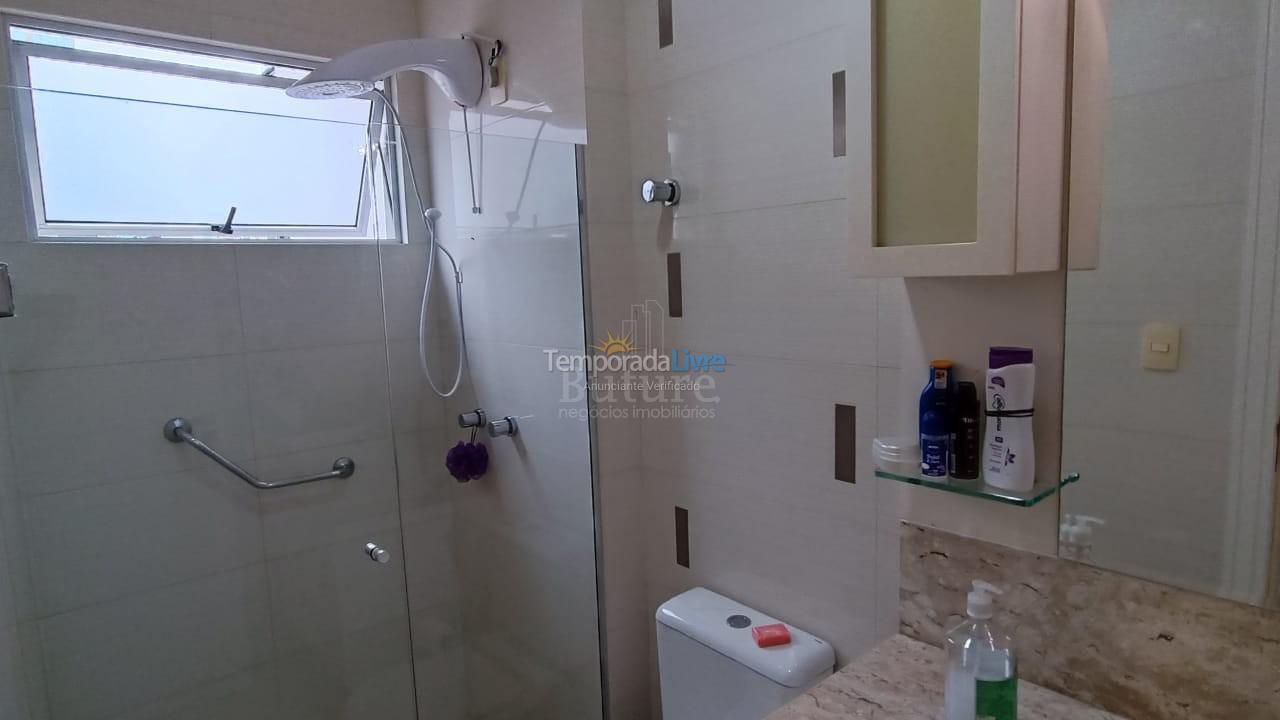 Apartamento para aluguel de temporada em Itapema (Meia Praia)