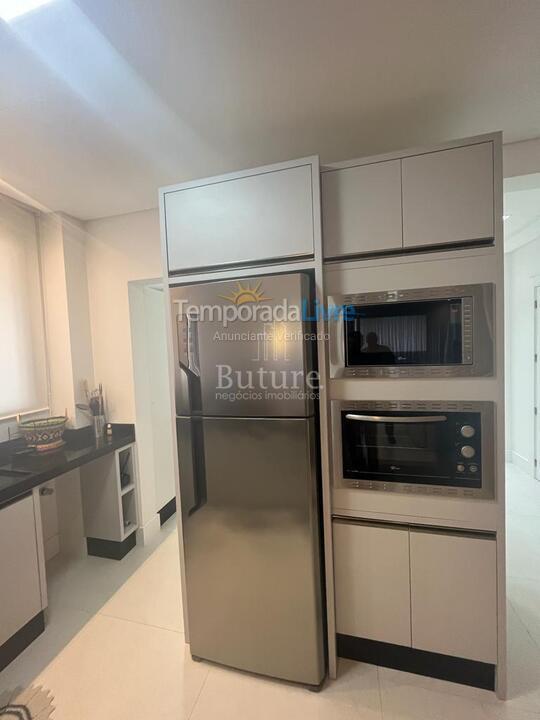 Apartamento para aluguel de temporada em Itapema (Meia Praia)