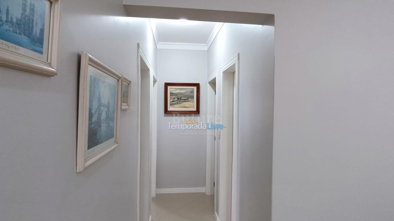 Apartamento para aluguel de temporada em Itapema (Meia Praia)