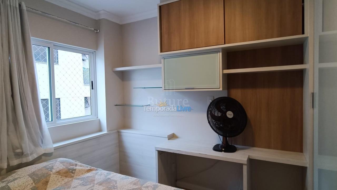 Apartamento para aluguel de temporada em Itapema (Meia Praia)