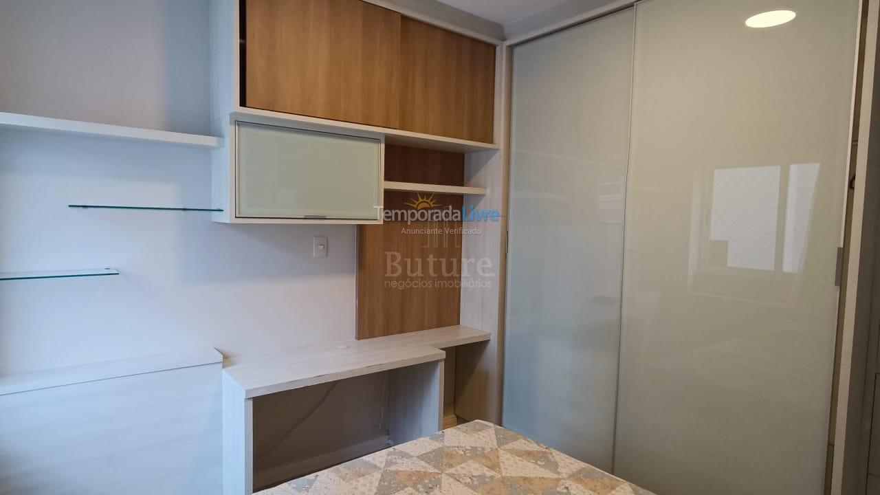 Apartamento para aluguel de temporada em Itapema (Meia Praia)