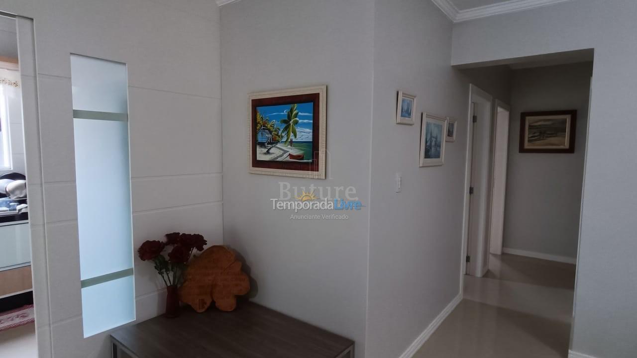 Apartamento para aluguel de temporada em Itapema (Meia Praia)