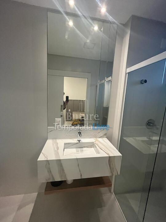 Apartamento para aluguel de temporada em Itapema (Meia Praia)