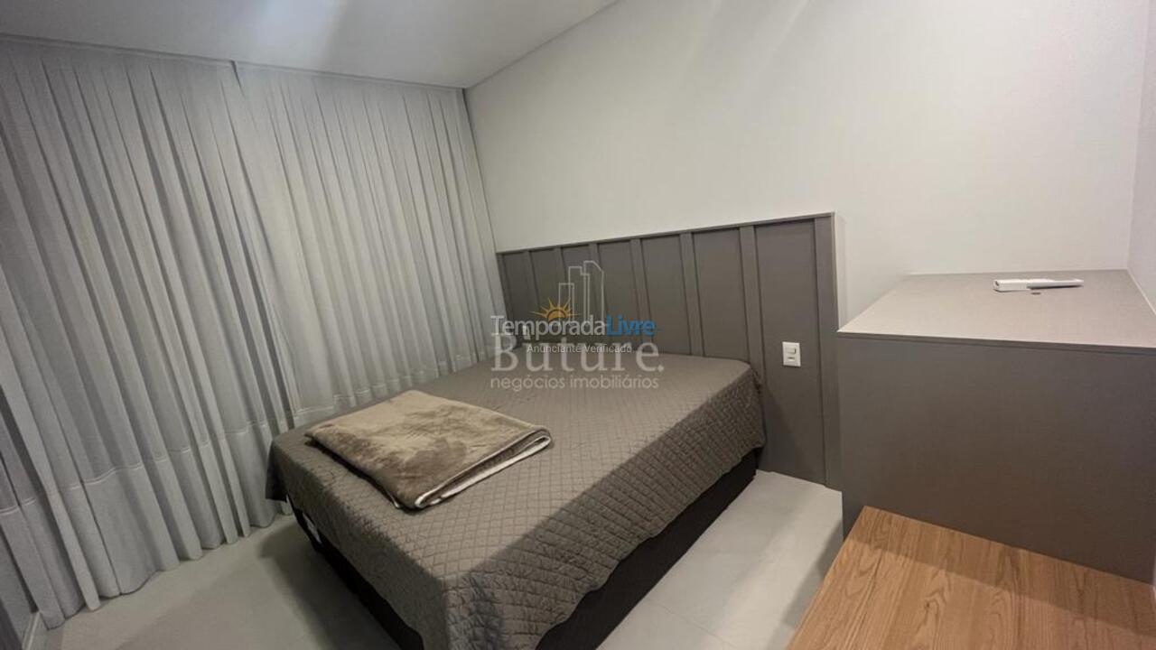 Apartamento para aluguel de temporada em Itapema (Meia Praia)