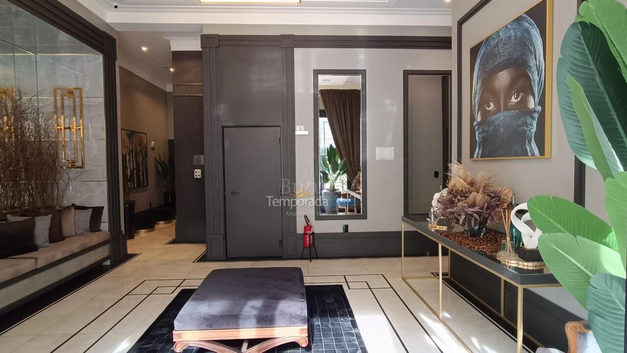 Apartamento para aluguel de temporada em Itapema (Meia Praia)